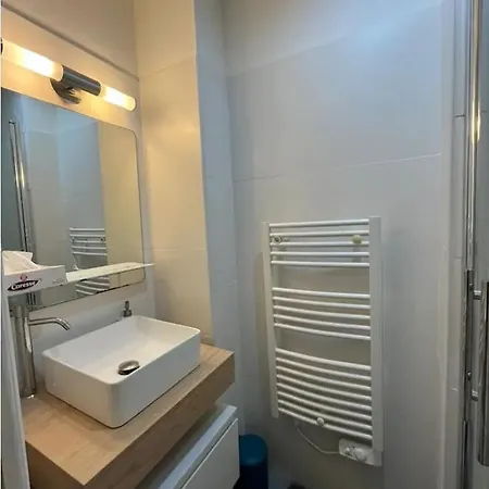 Apartment Free Parking! 3 Pieces Calme Proche Port & Centre Nizza